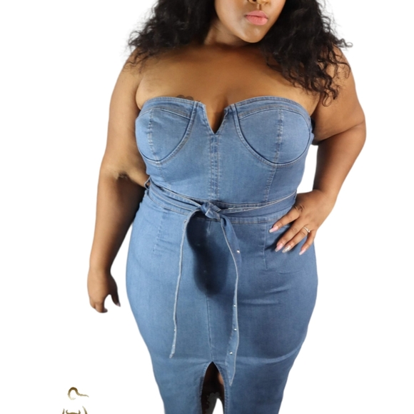 The "ALL Eyes On Me" Denim Midi Dress - Picture 12 of 13